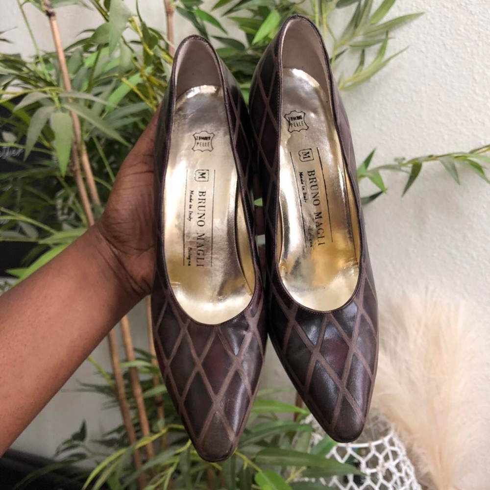 Bruno Magli Vintage Office Brown leather heels pumps quilted diamond Pointed Toe